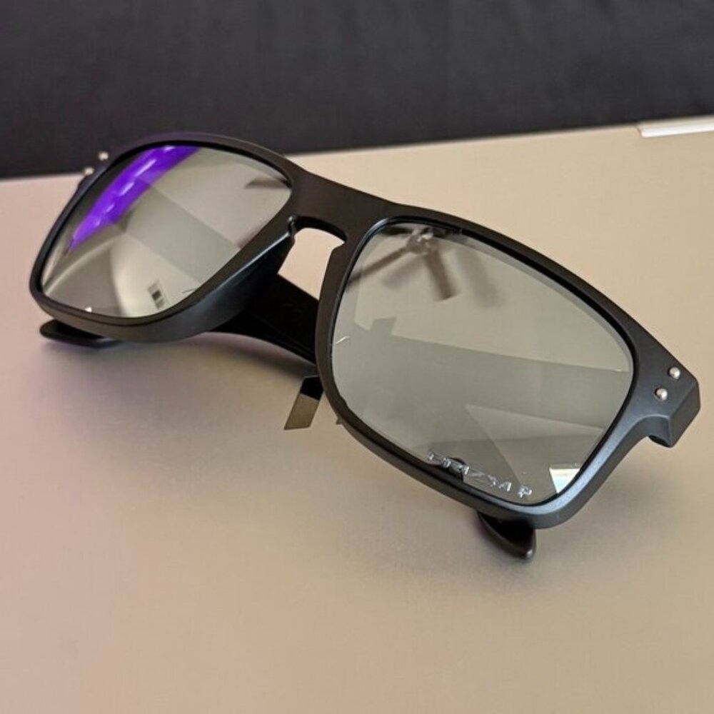 OO9102 Oakley Holbrook Matte Black Frame Prizm Polarized Reflective Silver Lens